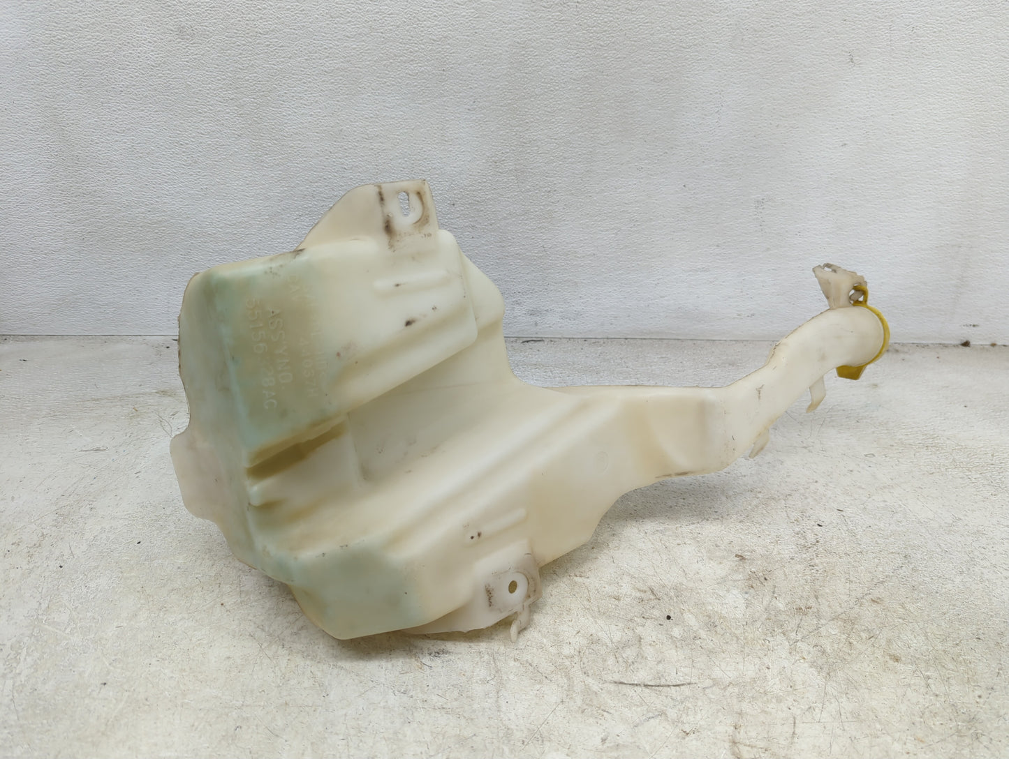 2006 Jeep Grand Cherokee Windshield Washer Fluid Reservoir Bottle Oem - Oemusedautoparts1.com
