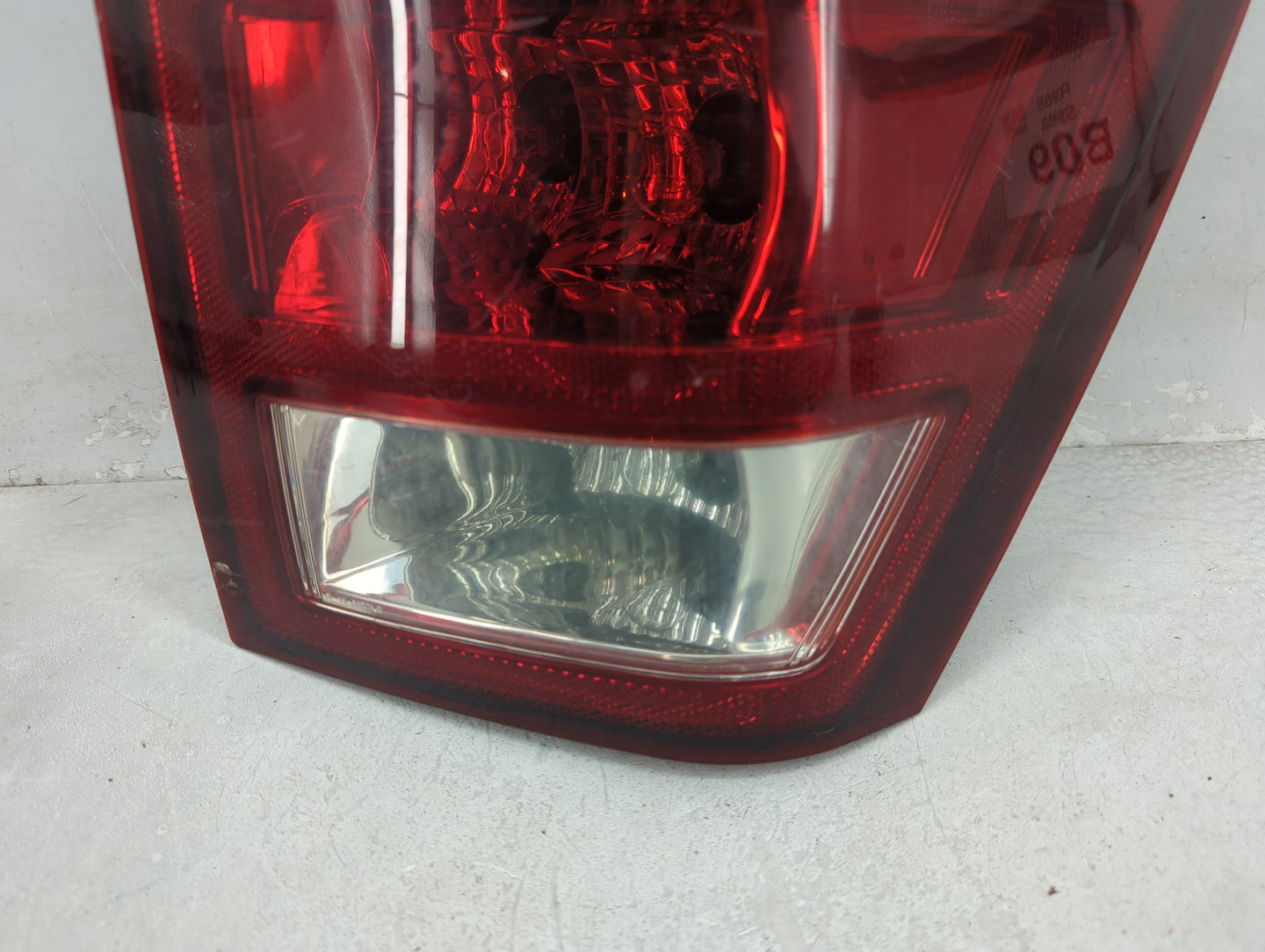2005-2006 Jeep Grand Cherokee Tail Light Assembly Passenger Right OEM Fits Fits 2005 2006 OEM Used Auto Parts - Oemusedautop