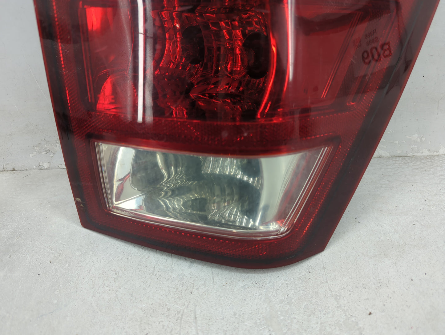 2005-2006 Jeep Grand Cherokee Tail Light Assembly Passenger Right OEM Fits Fits 2005 2006 OEM Used Auto Parts - Oemusedautop