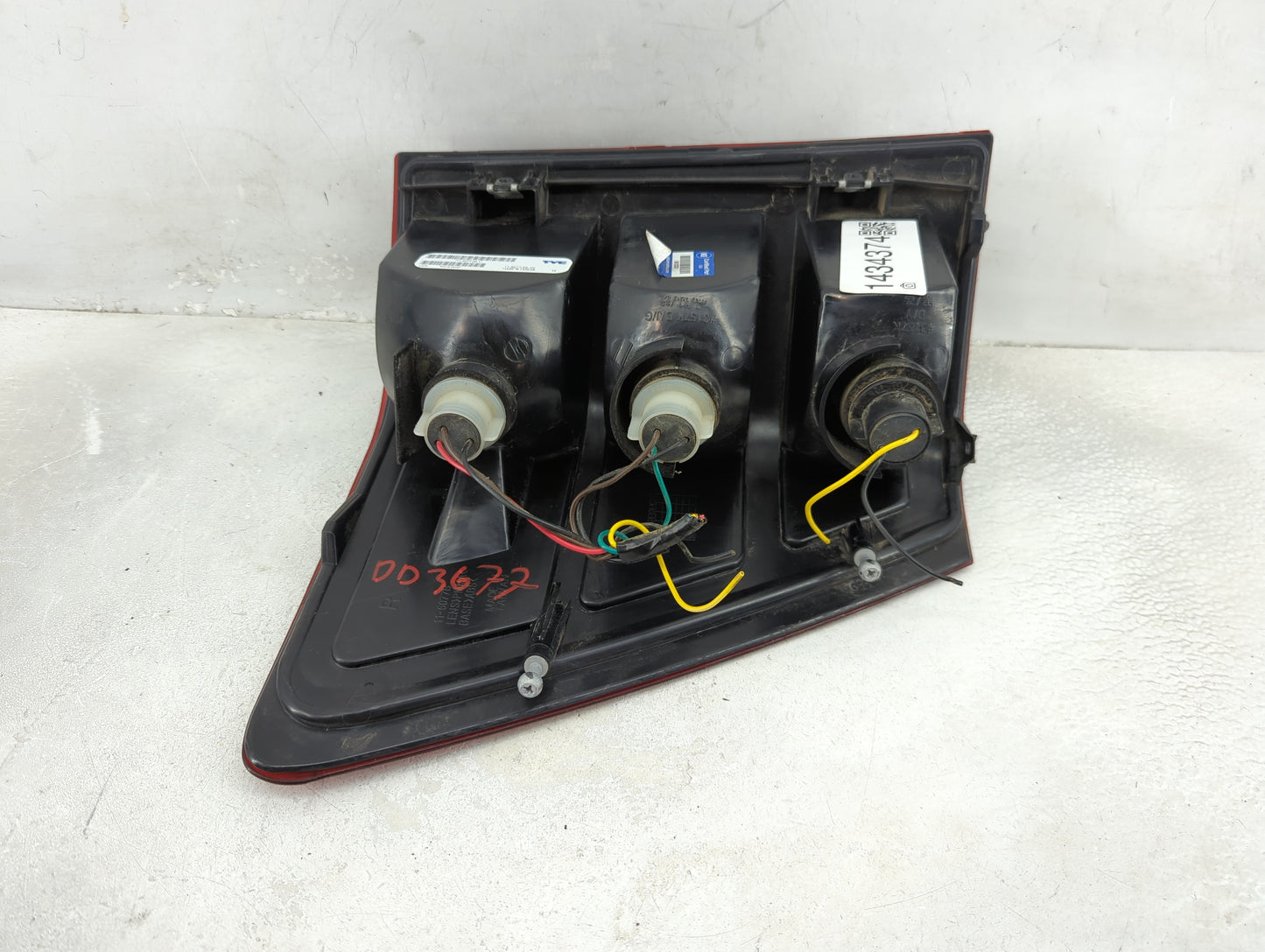 2005-2006 Jeep Grand Cherokee Tail Light Assembly Passenger Right OEM Fits Fits 2005 2006 OEM Used Auto Parts - Oemusedautop