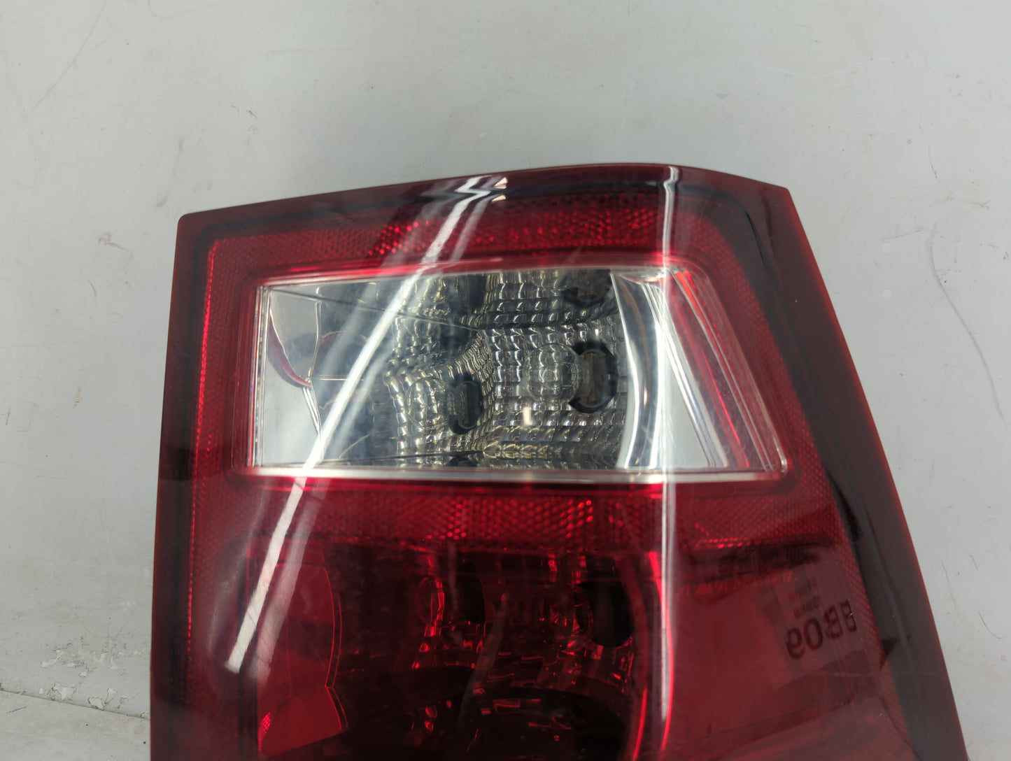 2005-2006 Jeep Grand Cherokee Tail Light Assembly Driver Left OEM P/N:55156615AE Fits Fits 2005 2006 OEM Used Auto Parts - O