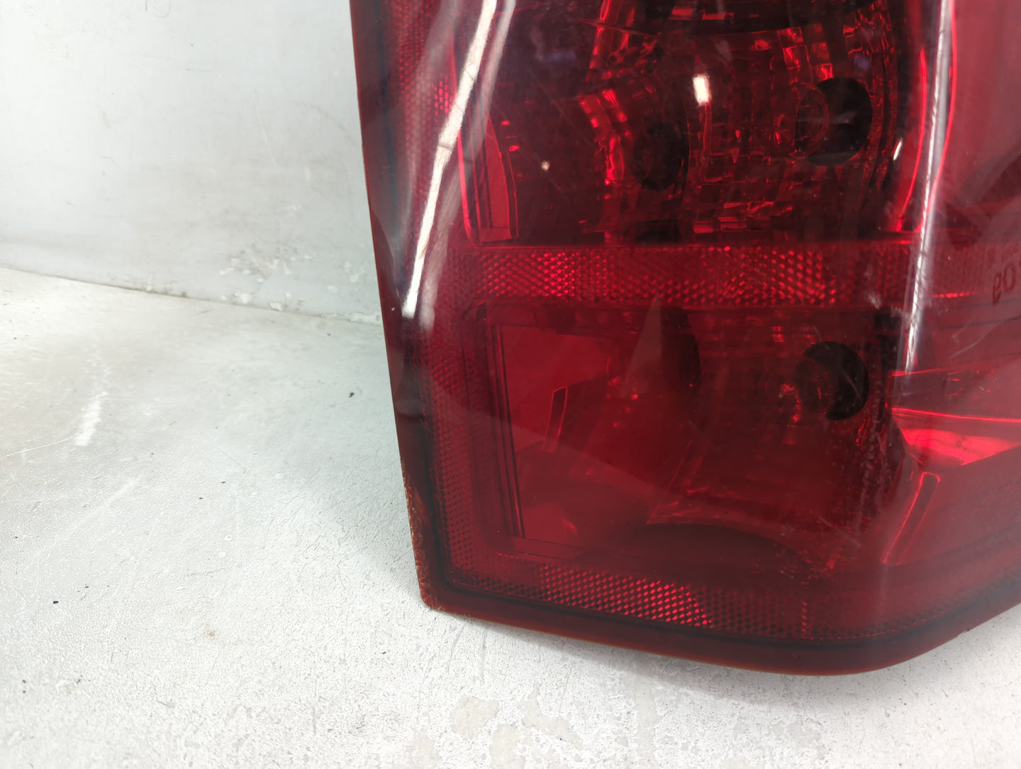 2005-2006 Jeep Grand Cherokee Tail Light Assembly Driver Left OEM P/N:55156615AE Fits Fits 2005 2006 OEM Used Auto Parts - O
