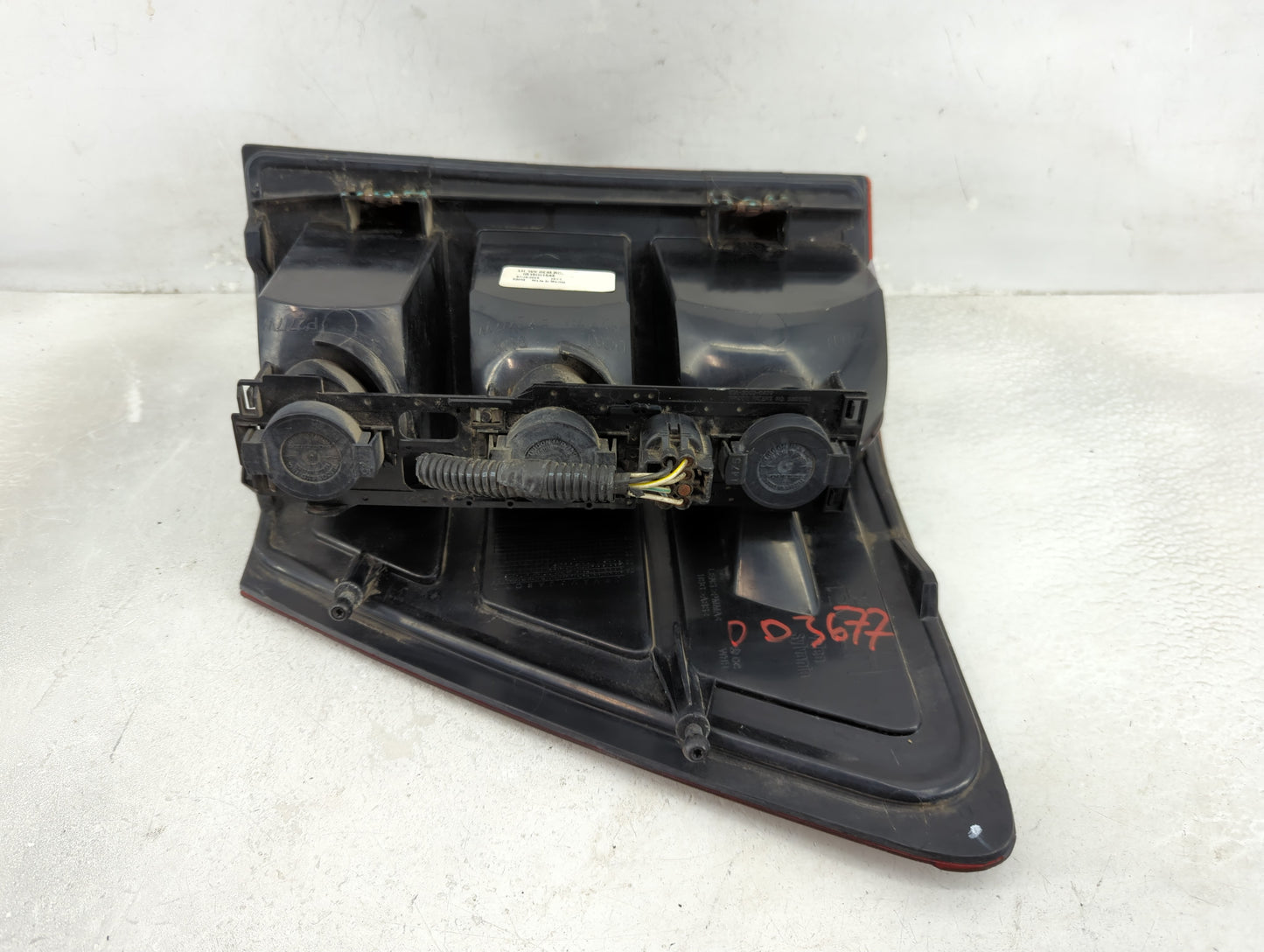 2005-2006 Jeep Grand Cherokee Tail Light Assembly Driver Left OEM P/N:55156615AE Fits Fits 2005 2006 OEM Used Auto Parts - O
