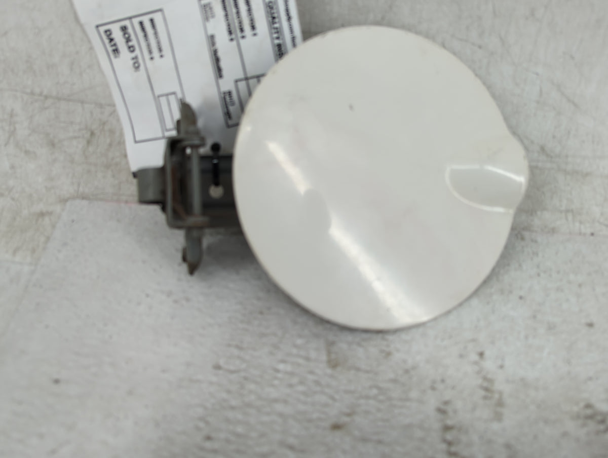 2006 Jeep Grand Cherokee Fuel Tank Door Lid Gas Tank White - Oemusedautoparts1.com