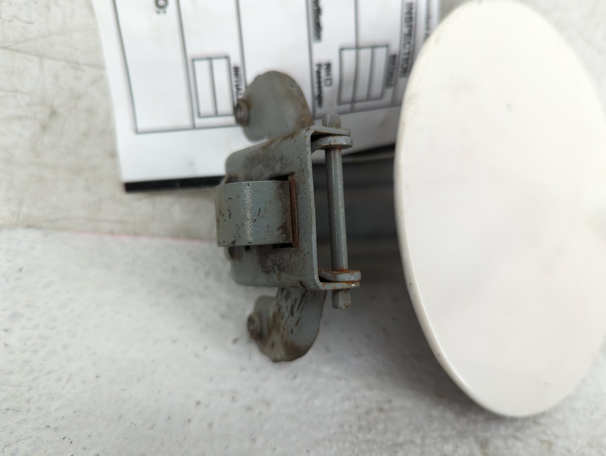 2006 Jeep Grand Cherokee Fuel Tank Door Lid Gas Tank White - Oemusedautoparts1.com