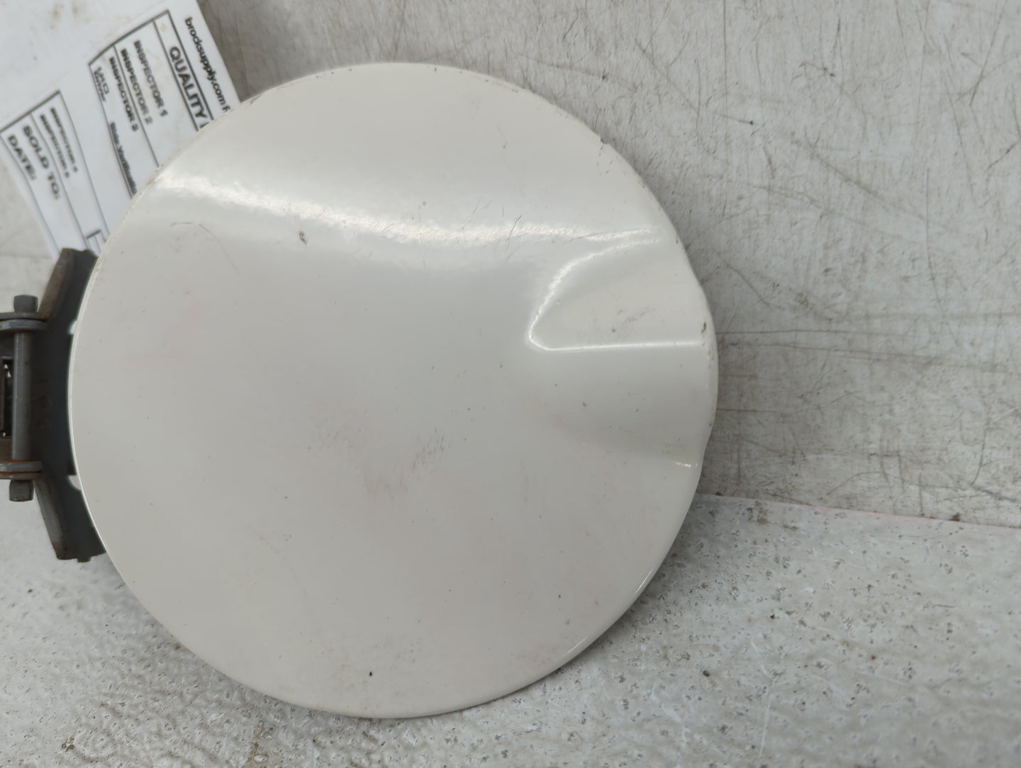 2006 Jeep Grand Cherokee Fuel Tank Door Lid Gas Tank White - Oemusedautoparts1.com