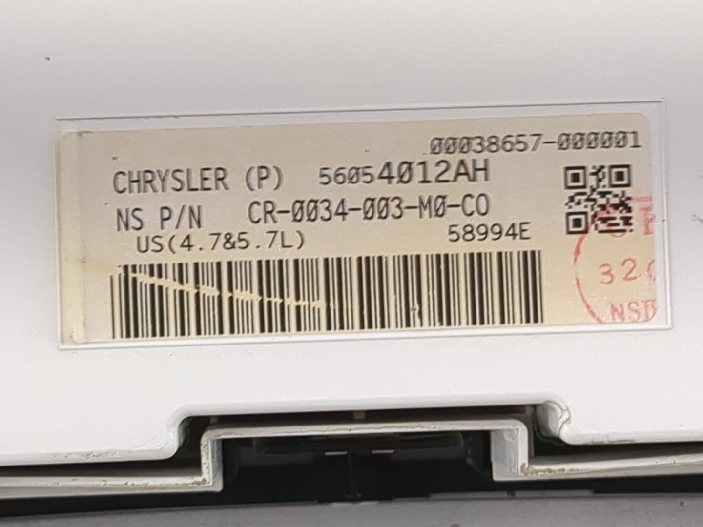2006 Jeep Grand Cherokee Instrument Cluster Speedometer Gauges P/N:56054012AH CR-0034-003-M0-C0 Miles: Fits OEM Used Auto Pa