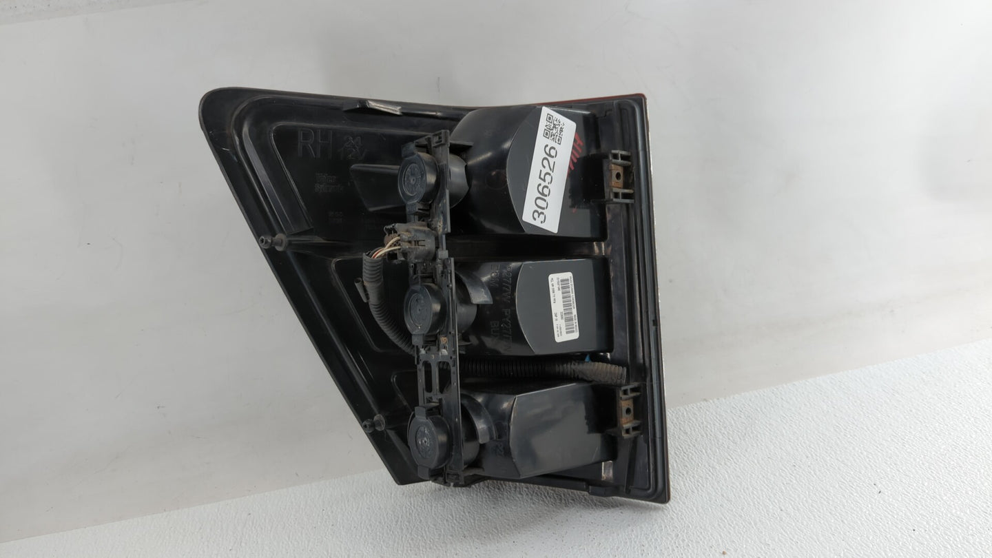 2005-2006 Jeep Grand Cherokee Tail Light Assembly Passenger Right OEM P/N:55156614AE 55156614AB, 55156614AF Fits Fits 2005 2