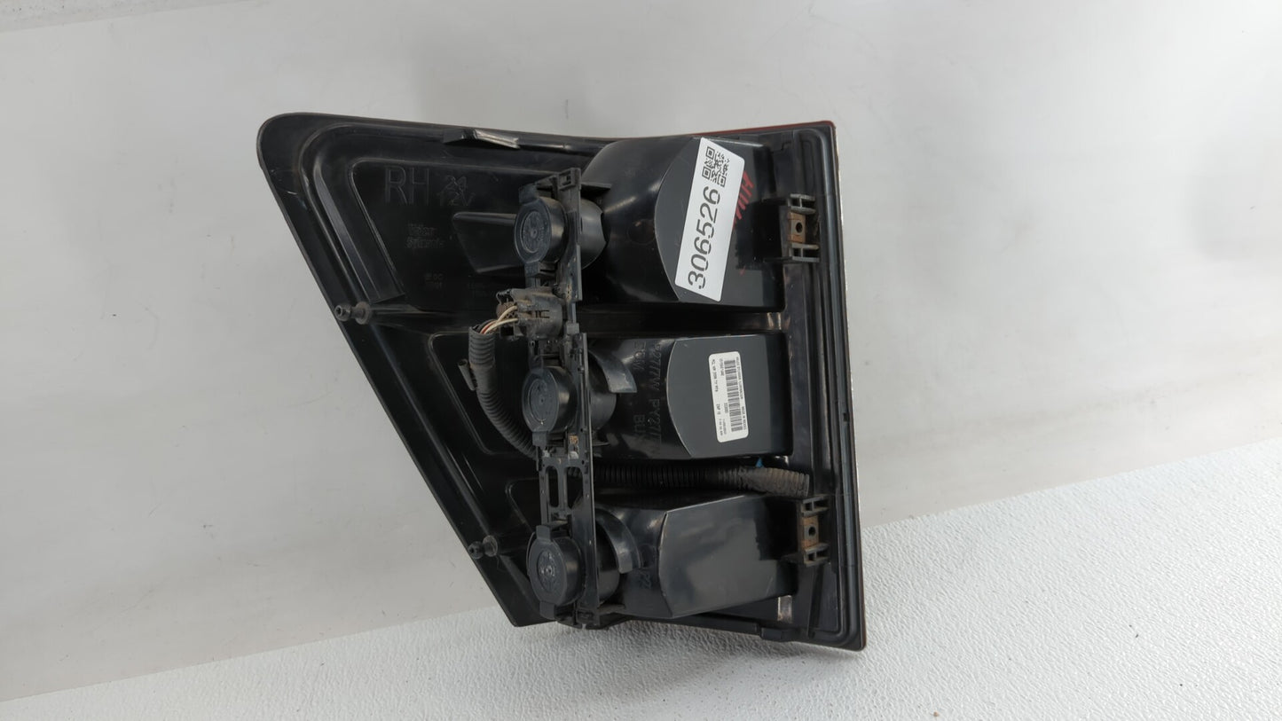 2005-2006 Jeep Grand Cherokee Tail Light Assembly Passenger Right OEM P/N:55156614AE 55156614AB, 55156614AF Fits Fits 2005 2