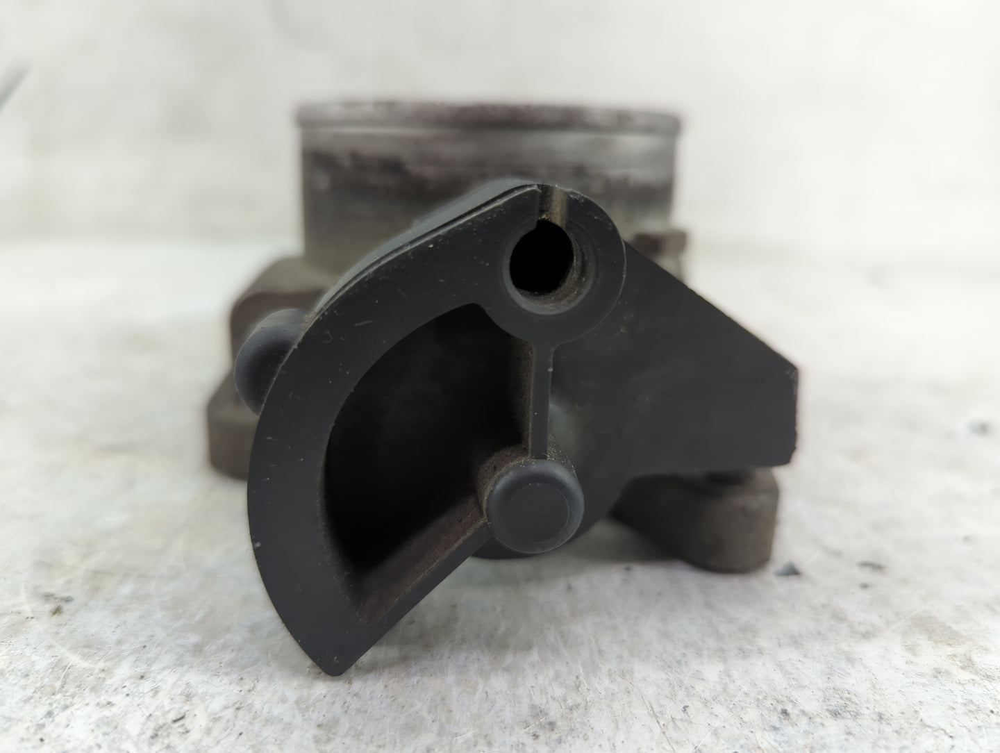 2005-2006 Jeep Grand Cherokee Throttle Body Fits Fits 2005 2006 OEM Used Auto Parts - Oemusedautoparts1.com