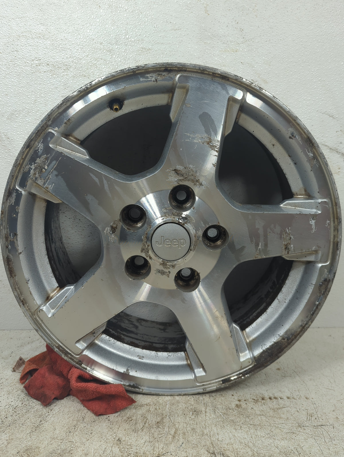 2005-2007 Jeep Grand Cherokee Oem Wheel Rim 5043525 - Oemusedautoparts1.com
