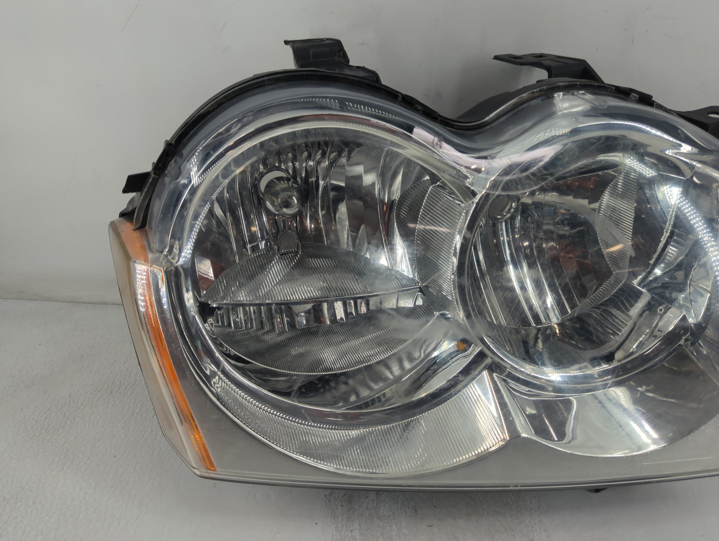 2005 Jeep Grand Cherokee Passenger Right Oem Head Light Headlight Lamp - Oemusedautoparts1.com