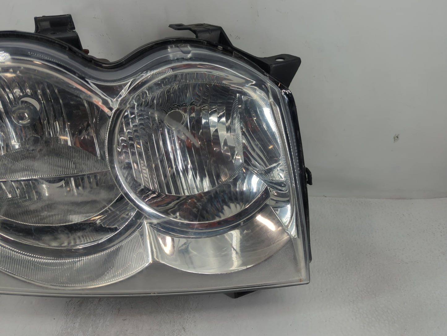 2005 Jeep Grand Cherokee Passenger Right Oem Head Light Headlight Lamp - Oemusedautoparts1.com