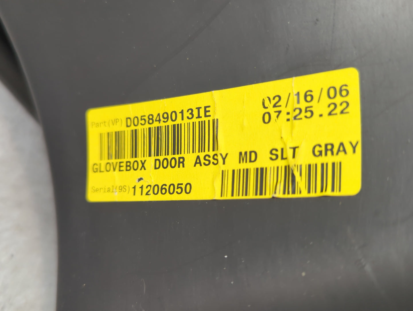 2006 Jeep Grand Cherokee Passenger Glove Box Door Storage Compartment 807670 - Oemusedautoparts1.com