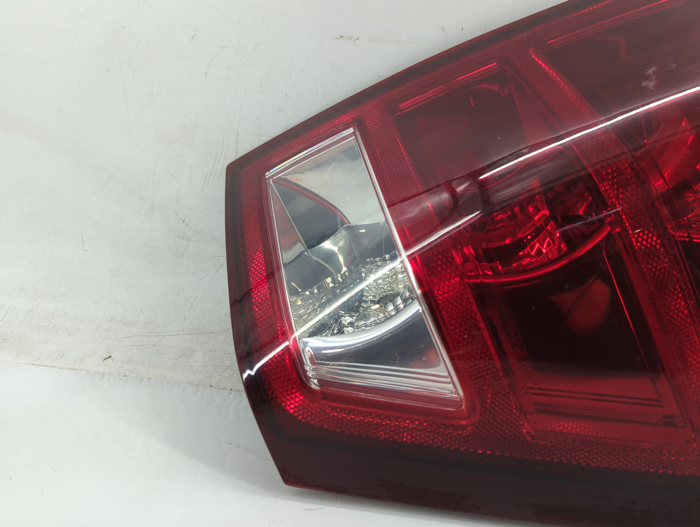 2005-2006 Jeep Grand Cherokee Tail Light Assembly Passenger Right OEM Fits Fits 2005 2006 OEM Used Auto Parts - Oemusedautop