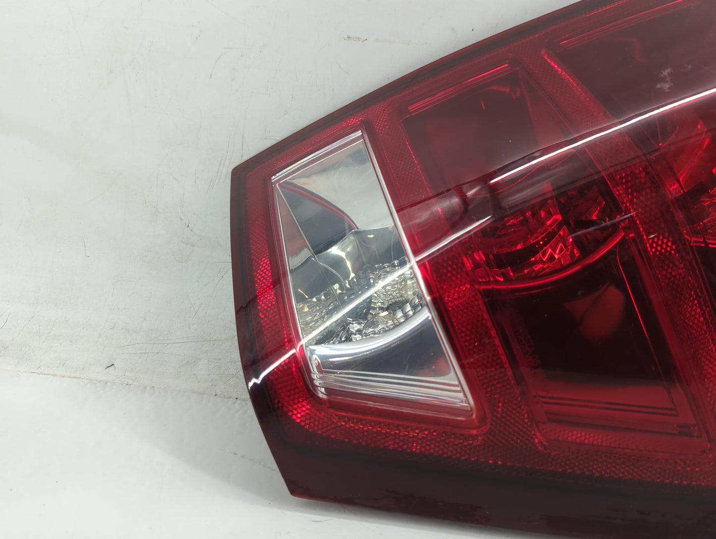 2005-2006 Jeep Grand Cherokee Tail Light Assembly Passenger Right OEM Fits Fits 2005 2006 OEM Used Auto Parts - Oemusedautop