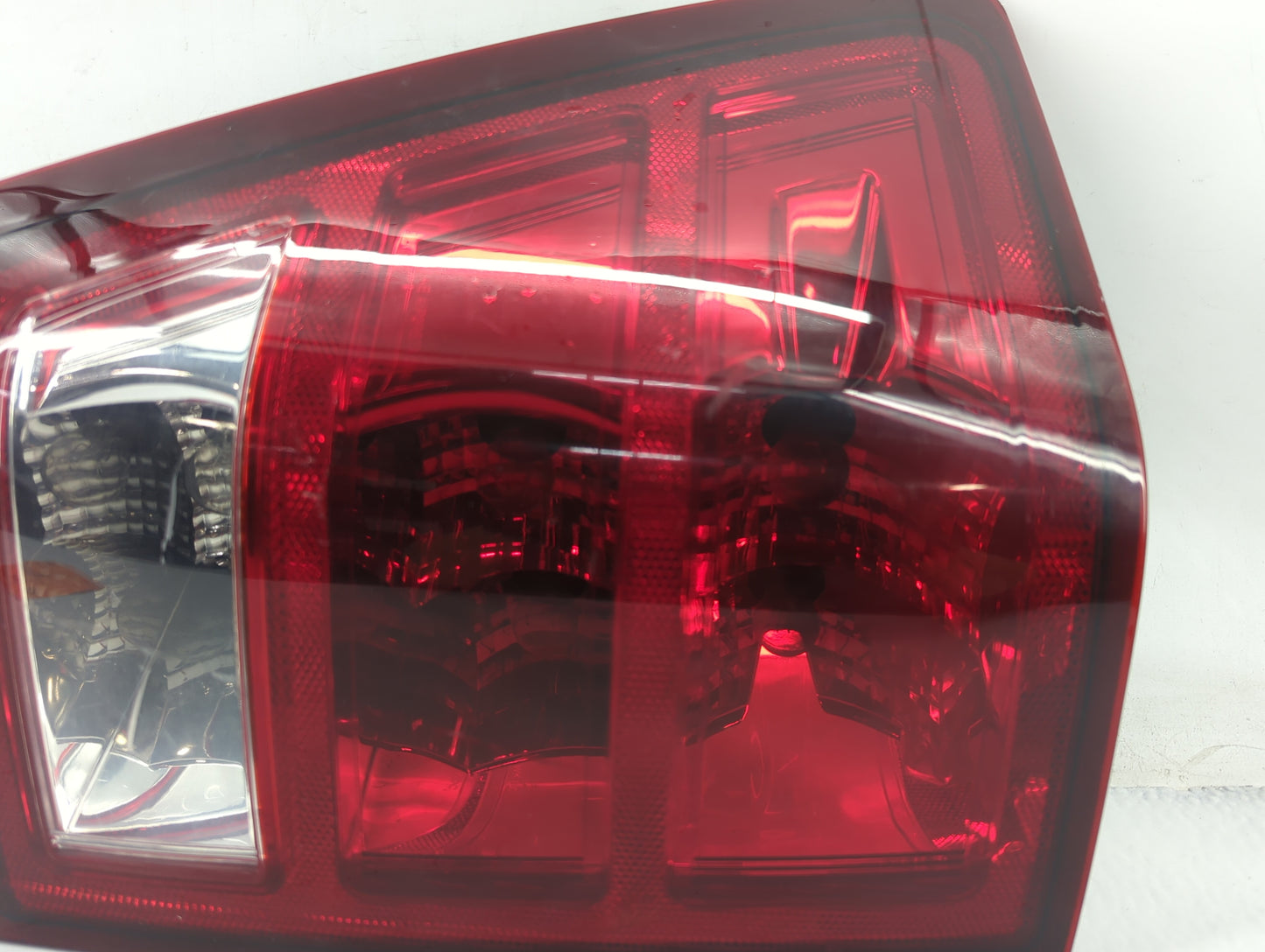 2005-2006 Jeep Grand Cherokee Tail Light Assembly Driver Left OEM Fits Fits 2005 2006 OEM Used Auto Parts - Oemusedautoparts