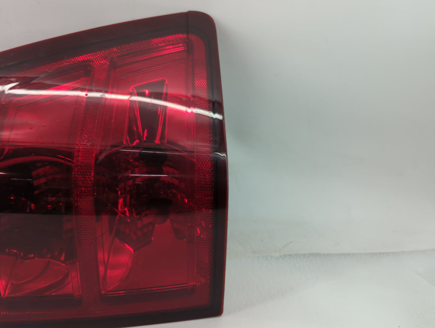 2005-2006 Jeep Grand Cherokee Tail Light Assembly Driver Left OEM Fits Fits 2005 2006 OEM Used Auto Parts - Oemusedautoparts