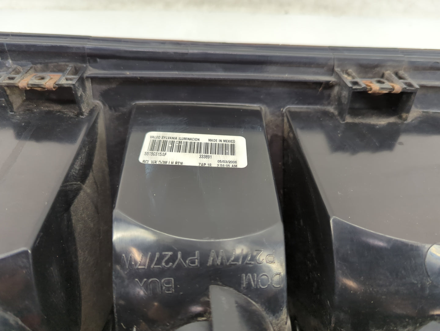 2005-2006 Jeep Grand Cherokee Tail Light Assembly Driver Left OEM Fits Fits 2005 2006 OEM Used Auto Parts - Oemusedautoparts
