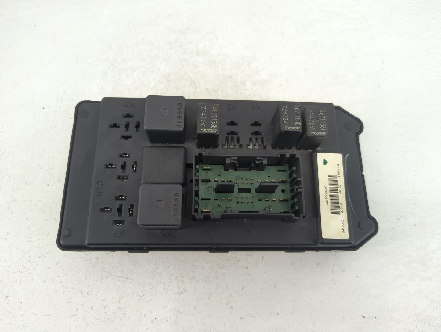2006 Jeep Grand Cherokee Body Control Module Bcm Inner Cabin Fuse Box - Oemusedautoparts1.com