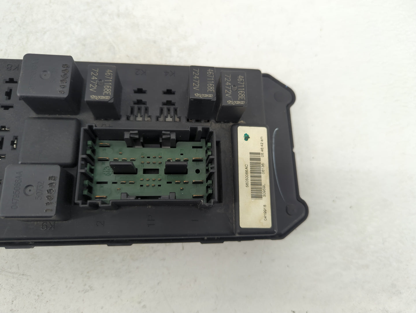 2006 Jeep Grand Cherokee Body Control Module Bcm Inner Cabin Fuse Box - Oemusedautoparts1.com