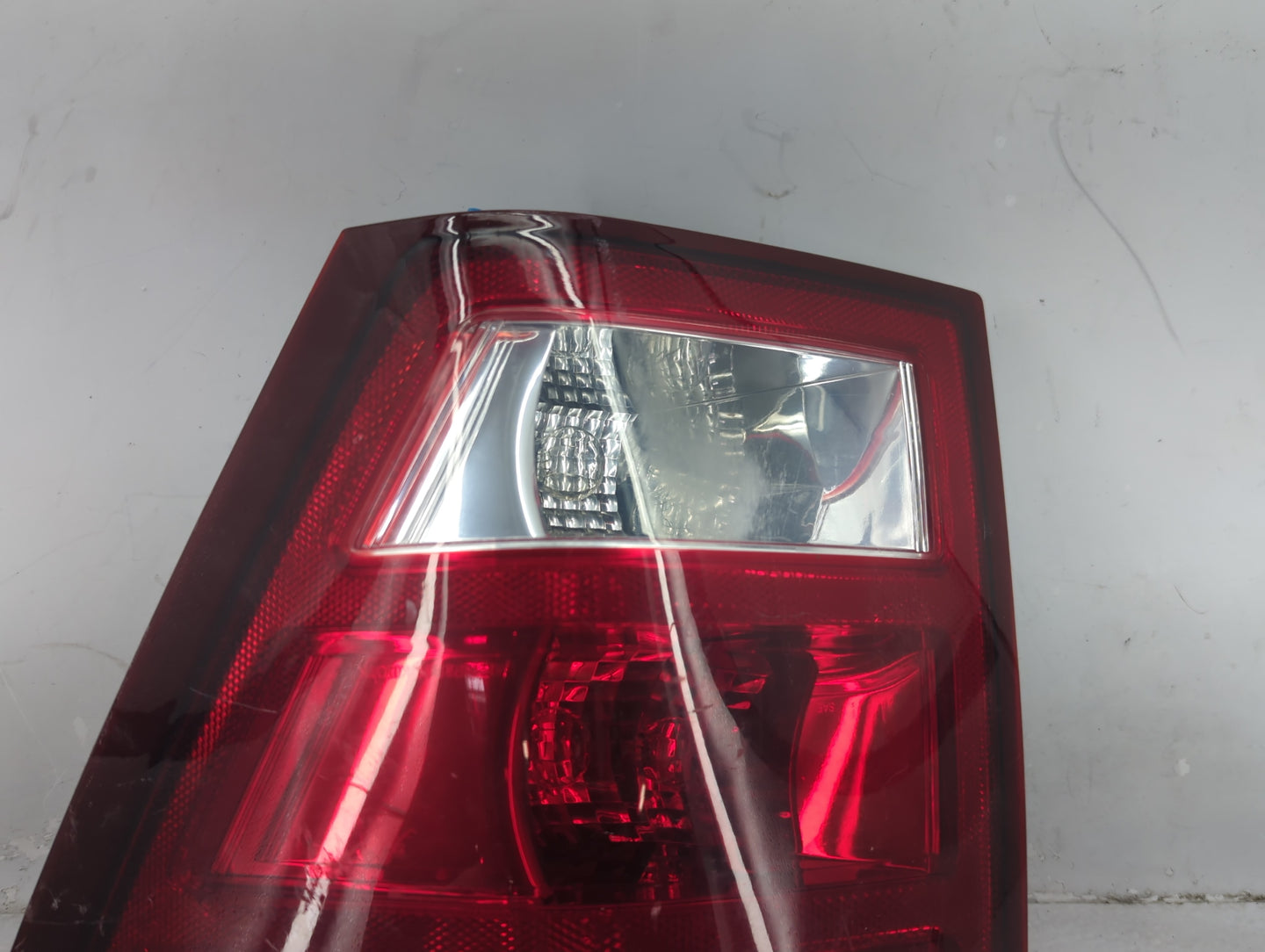 2005-2006 Jeep Grand Cherokee Tail Light Assembly Passenger Right OEM Fits Fits 2005 2006 OEM Used Auto Parts - Oemusedautop
