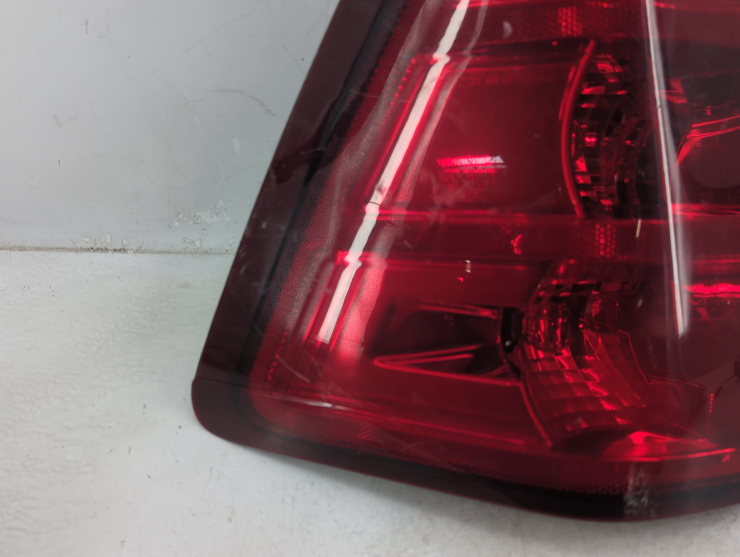 2005-2006 Jeep Grand Cherokee Tail Light Assembly Passenger Right OEM Fits Fits 2005 2006 OEM Used Auto Parts - Oemusedautop