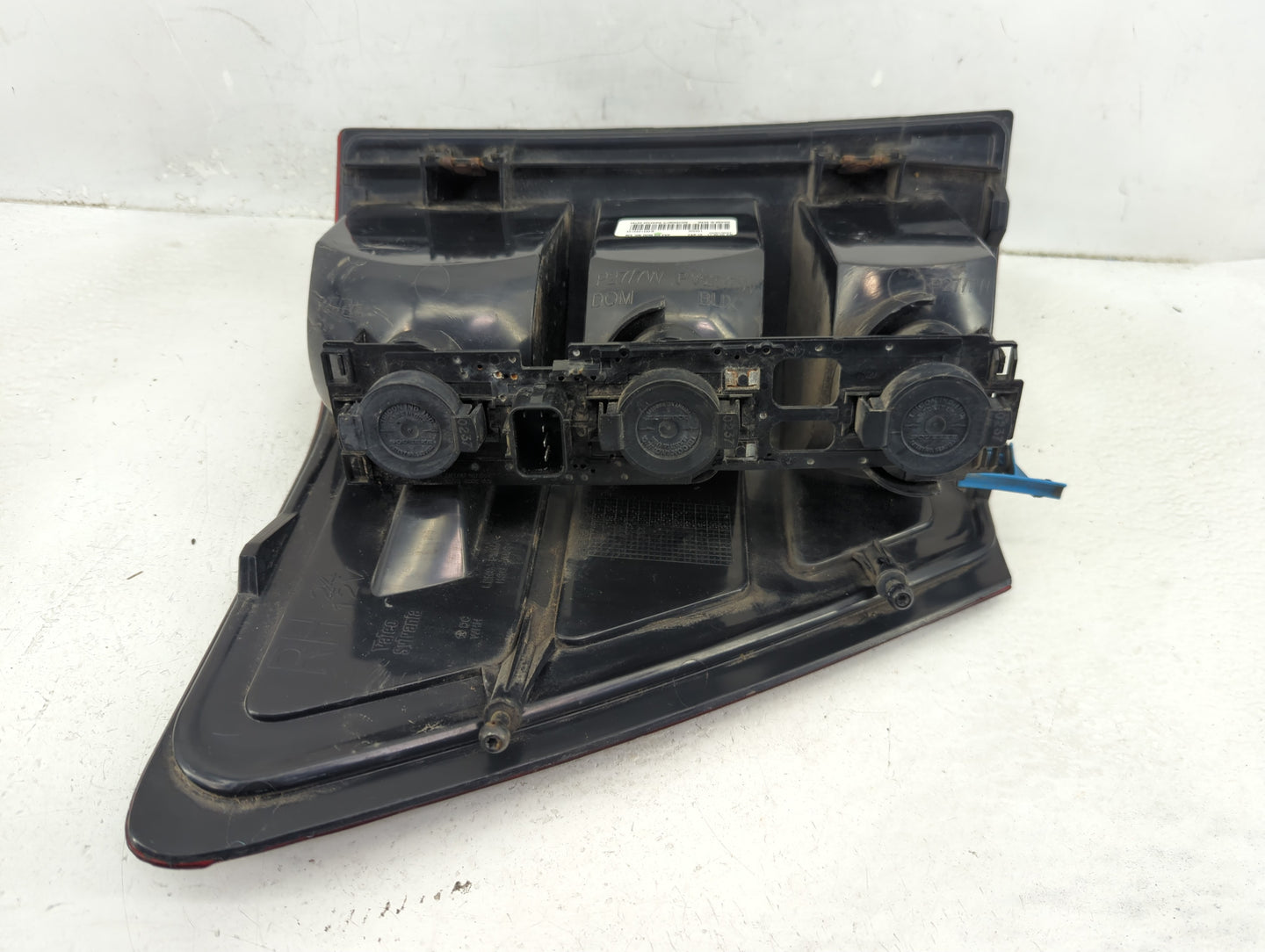2005-2006 Jeep Grand Cherokee Tail Light Assembly Passenger Right OEM Fits Fits 2005 2006 OEM Used Auto Parts - Oemusedautop