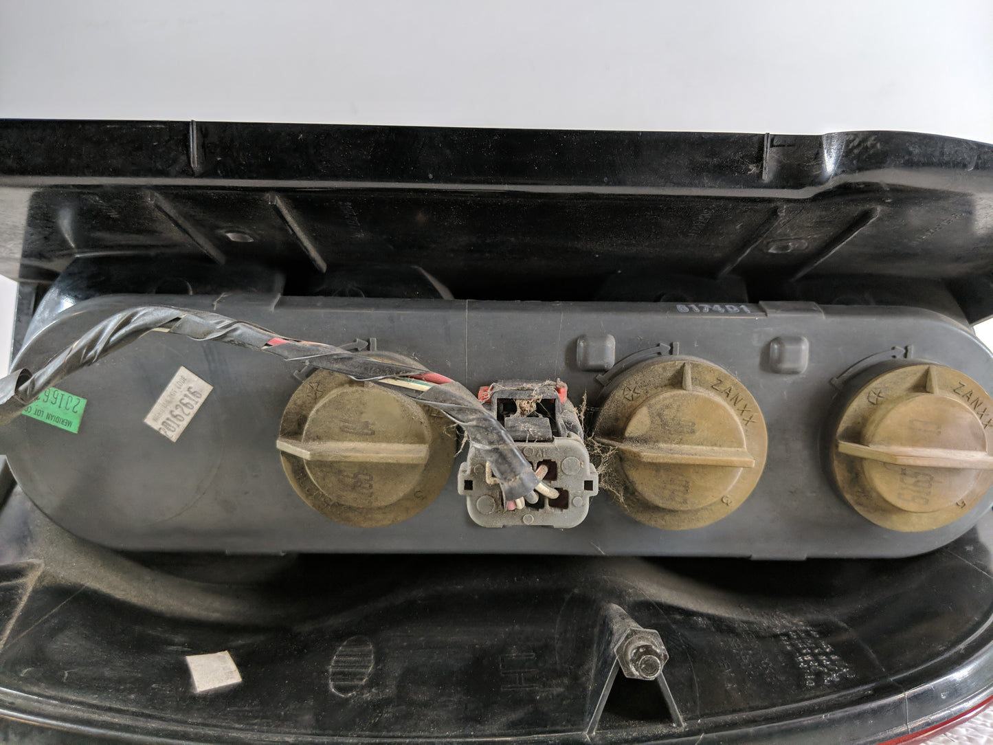 2005-2007 Jeep Liberty Tail Light Assembly Driver Left OEM Fits Fits 2005 2006 2007 OEM Used Auto Parts - Oemusedautoparts1.