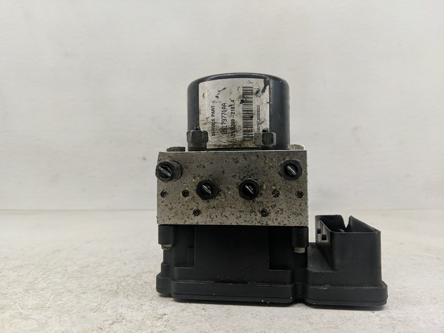 2006 Jeep Liberty ABS Pump Control Module Replacement P/N:05179771AA Fits OEM Used Auto Parts - Oemusedautoparts1.com