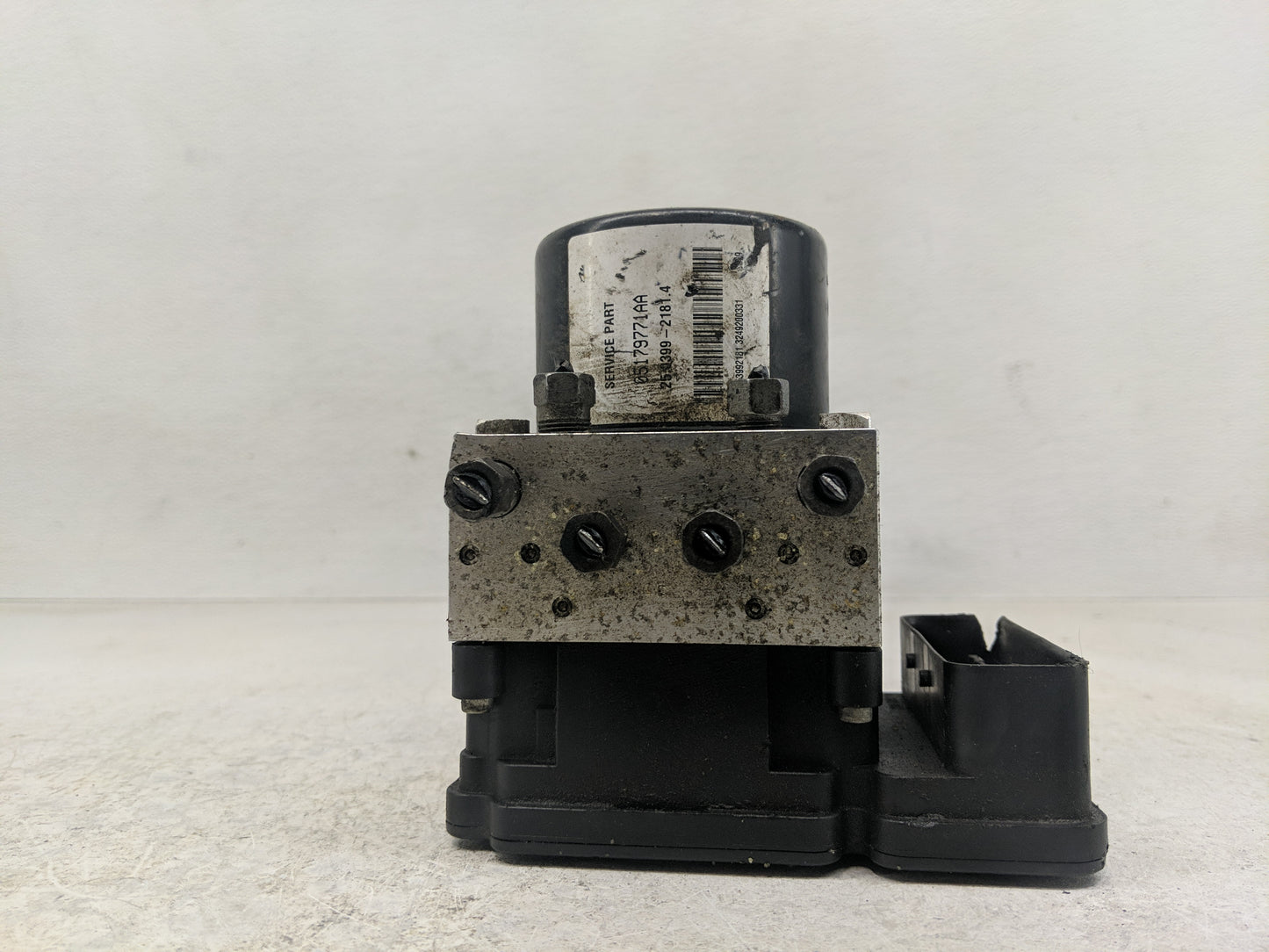 2006 Jeep Liberty ABS Pump Control Module Replacement P/N:05179771AA Fits OEM Used Auto Parts - Oemusedautoparts1.com