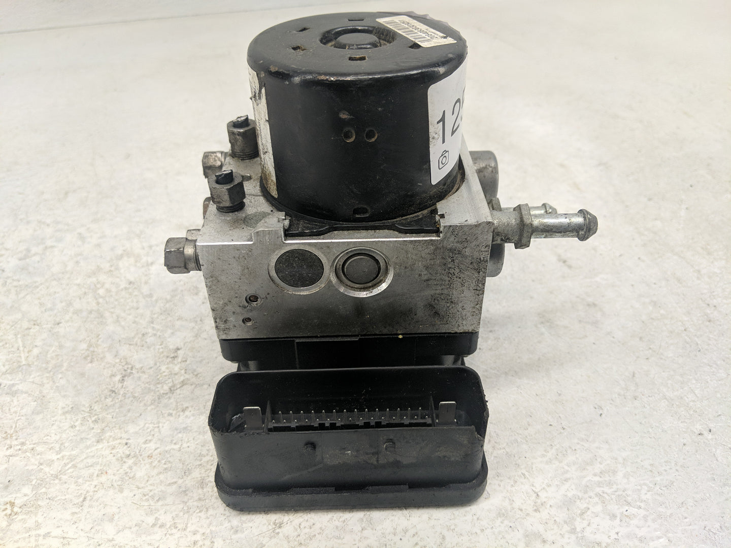 2006 Jeep Liberty ABS Pump Control Module Replacement P/N:05179771AA Fits OEM Used Auto Parts - Oemusedautoparts1.com