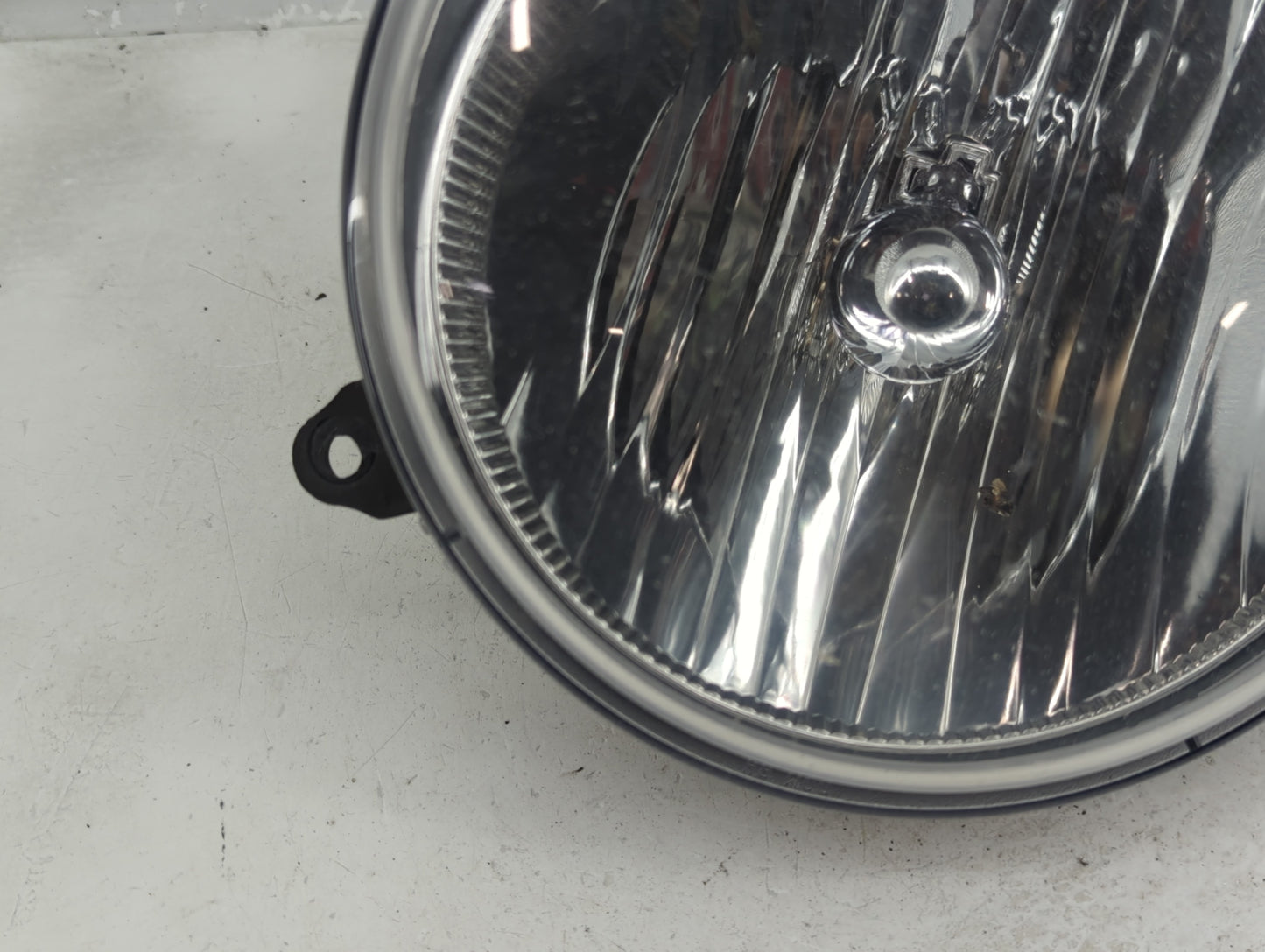 2005-2007 Jeep Liberty Passenger Right Oem Head Light Headlight Lamp - Oemusedautoparts1.com