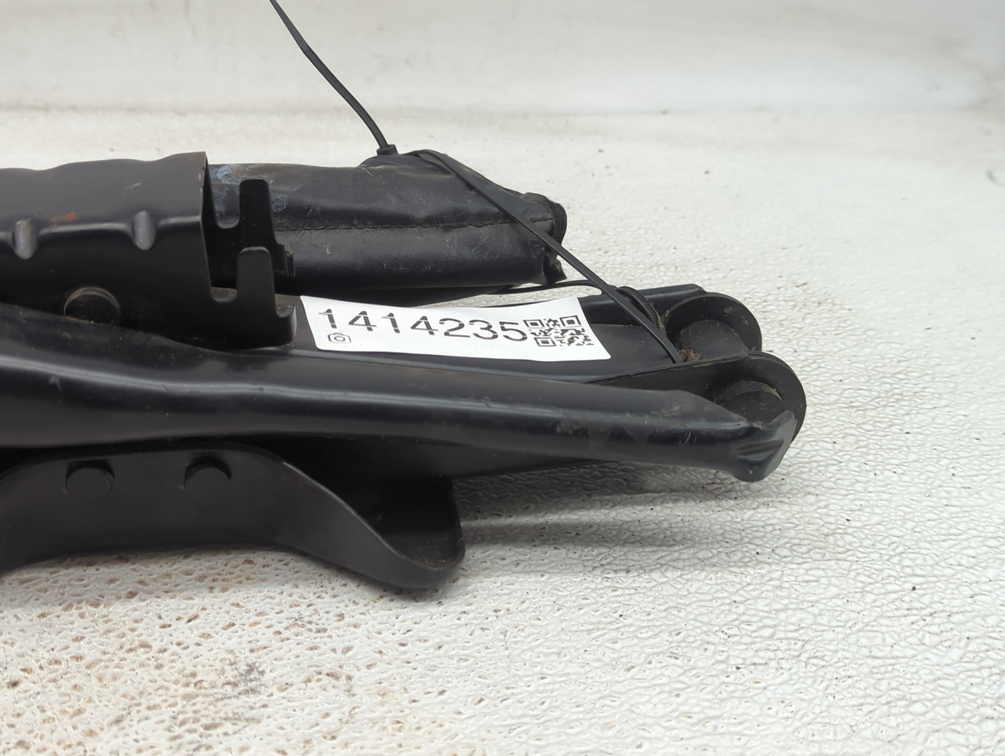 2006 Jeep Liberty Spare Scissor Car Jack - Oemusedautoparts1.com