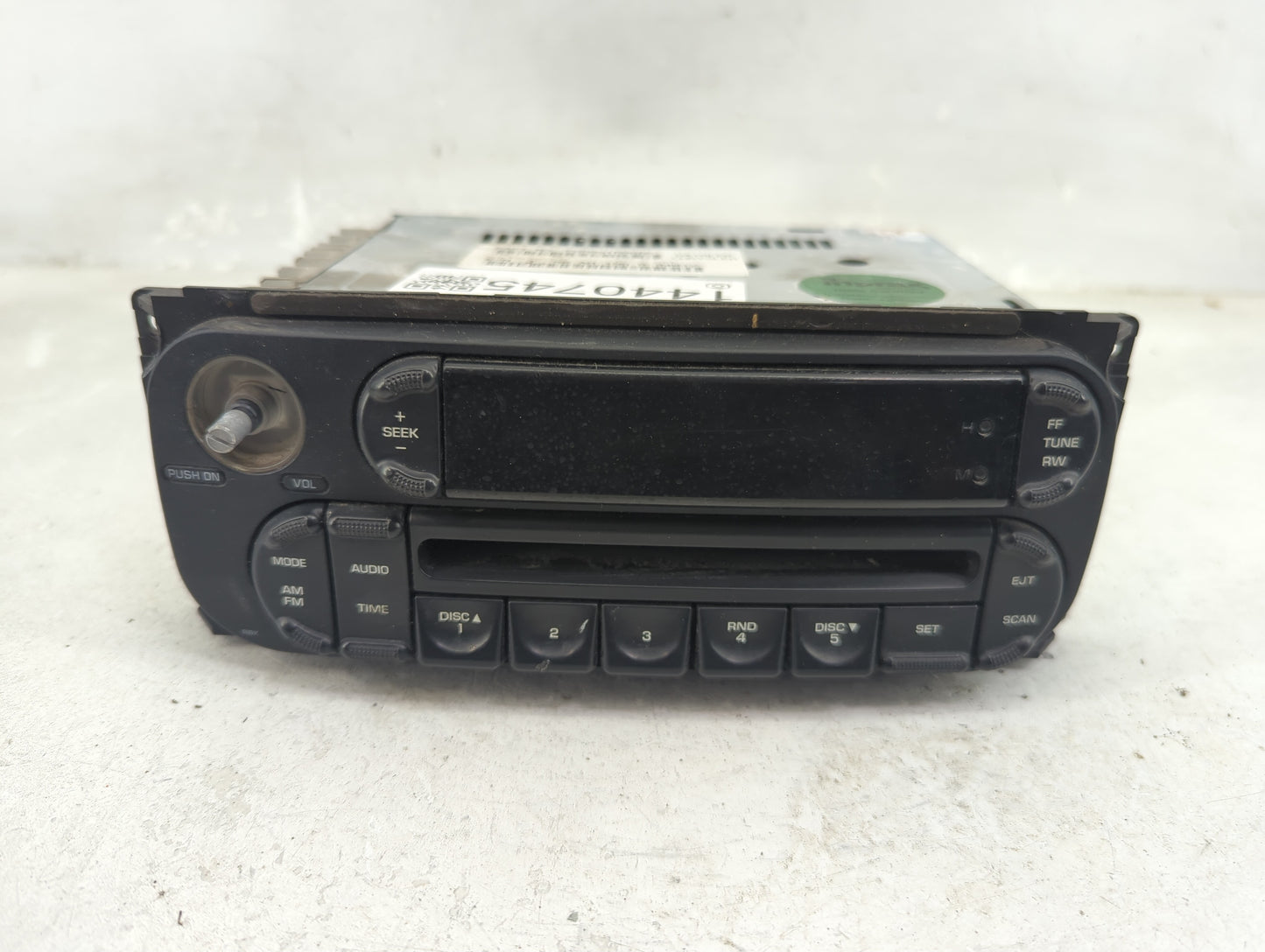 2002-2007 Jeep Liberty Radio AM FM Cd Player Receiver Replacement P/N:P05091506AE Fits OEM Used Auto Parts - Oemusedautopart