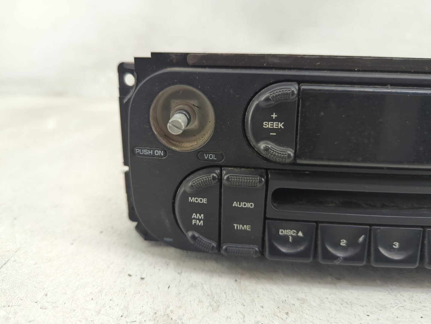 2002-2007 Jeep Liberty Radio AM FM Cd Player Receiver Replacement P/N:P05091506AE Fits OEM Used Auto Parts - Oemusedautopart