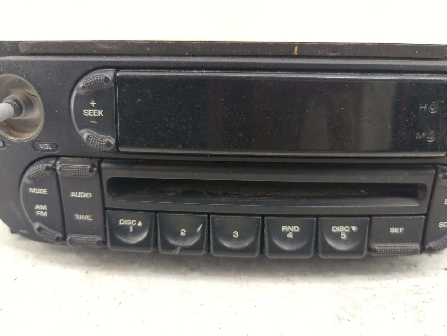 2002-2007 Jeep Liberty Radio AM FM Cd Player Receiver Replacement P/N:P05091506AE Fits OEM Used Auto Parts - Oemusedautopart