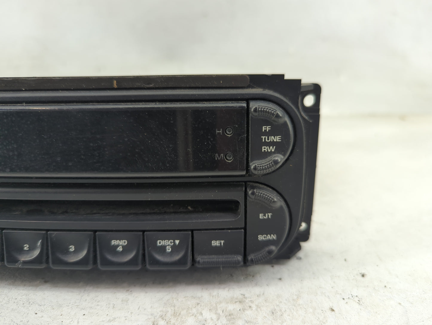 2002-2007 Jeep Liberty Radio AM FM Cd Player Receiver Replacement P/N:P05091506AE Fits OEM Used Auto Parts - Oemusedautopart