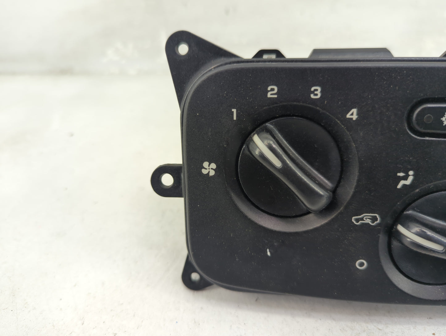 2004-2007 Jeep Liberty Climate Control Module Temperature AC/Heater Replacement P/N:P55037533AG IB1C300205 Fits OEM Used Aut