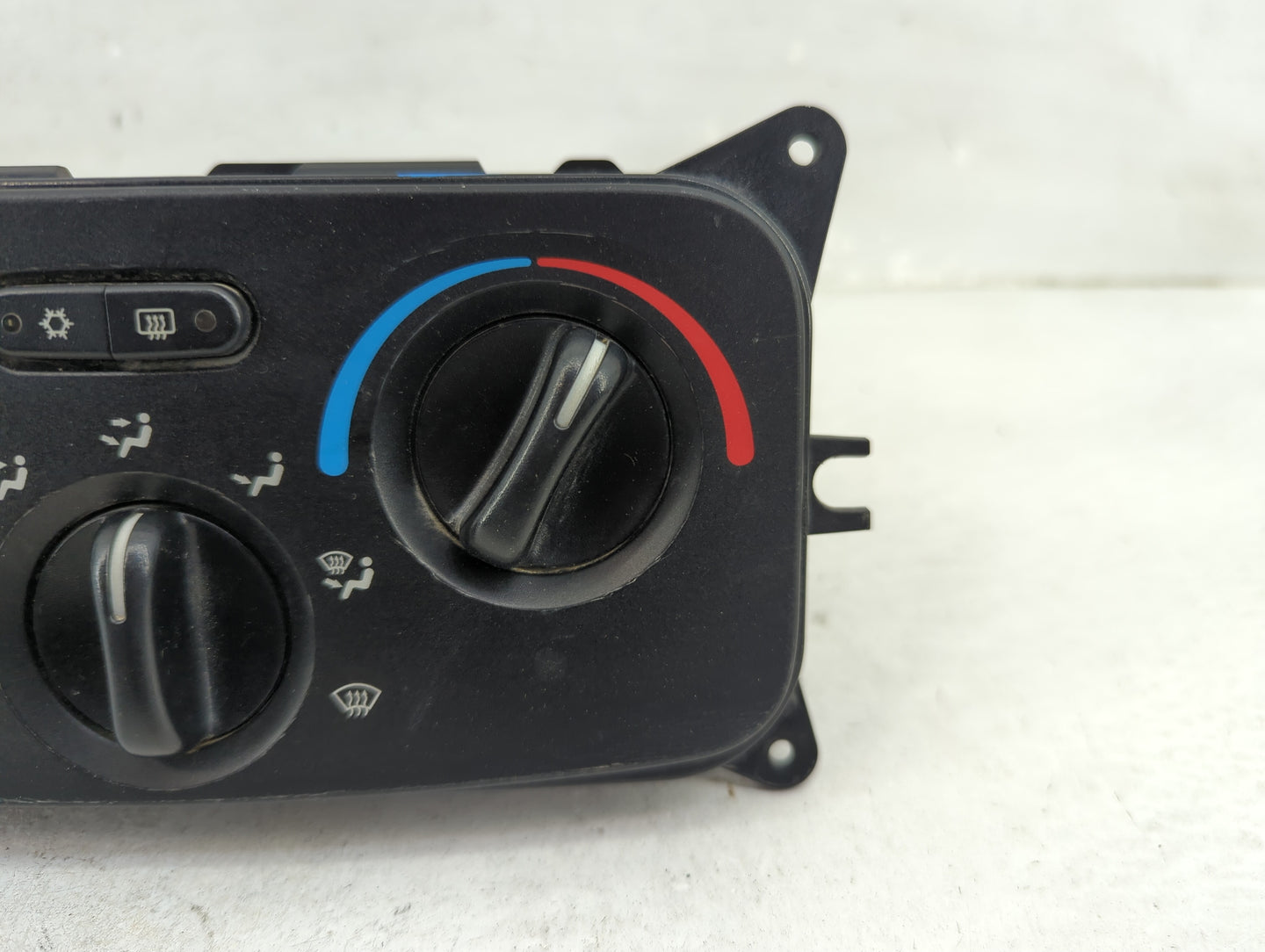 2004-2007 Jeep Liberty Climate Control Module Temperature AC/Heater Replacement P/N:P55037533AG IB1C300205 Fits OEM Used Aut