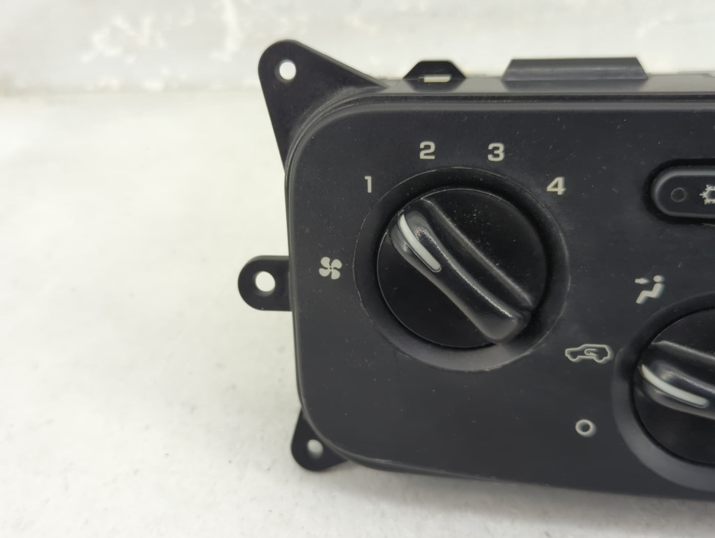 2004-2007 Jeep Liberty Climate Control Module Temperature AC/Heater Replacement P/N:P55037533AG IB1C300205 Fits OEM Used Aut