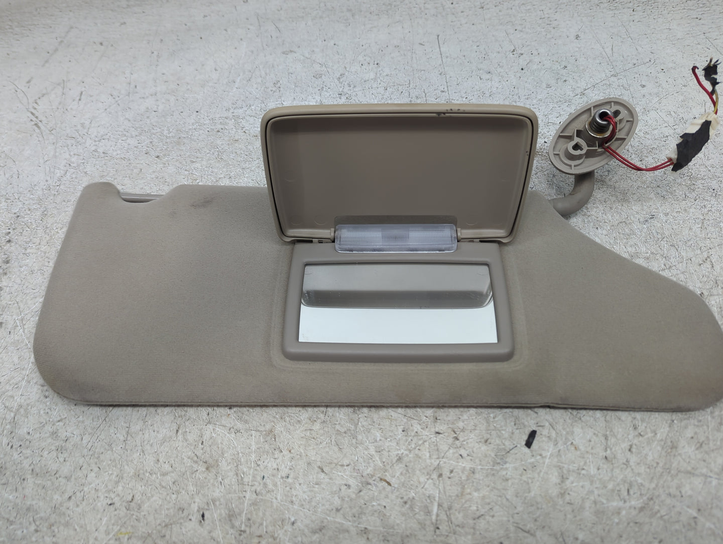 2004-2007 Jeep Liberty Sun Visor Shade Replacement Passenger Right Mirror Fits Fits 2004 2005 2006 2007 OEM Used Auto Parts 