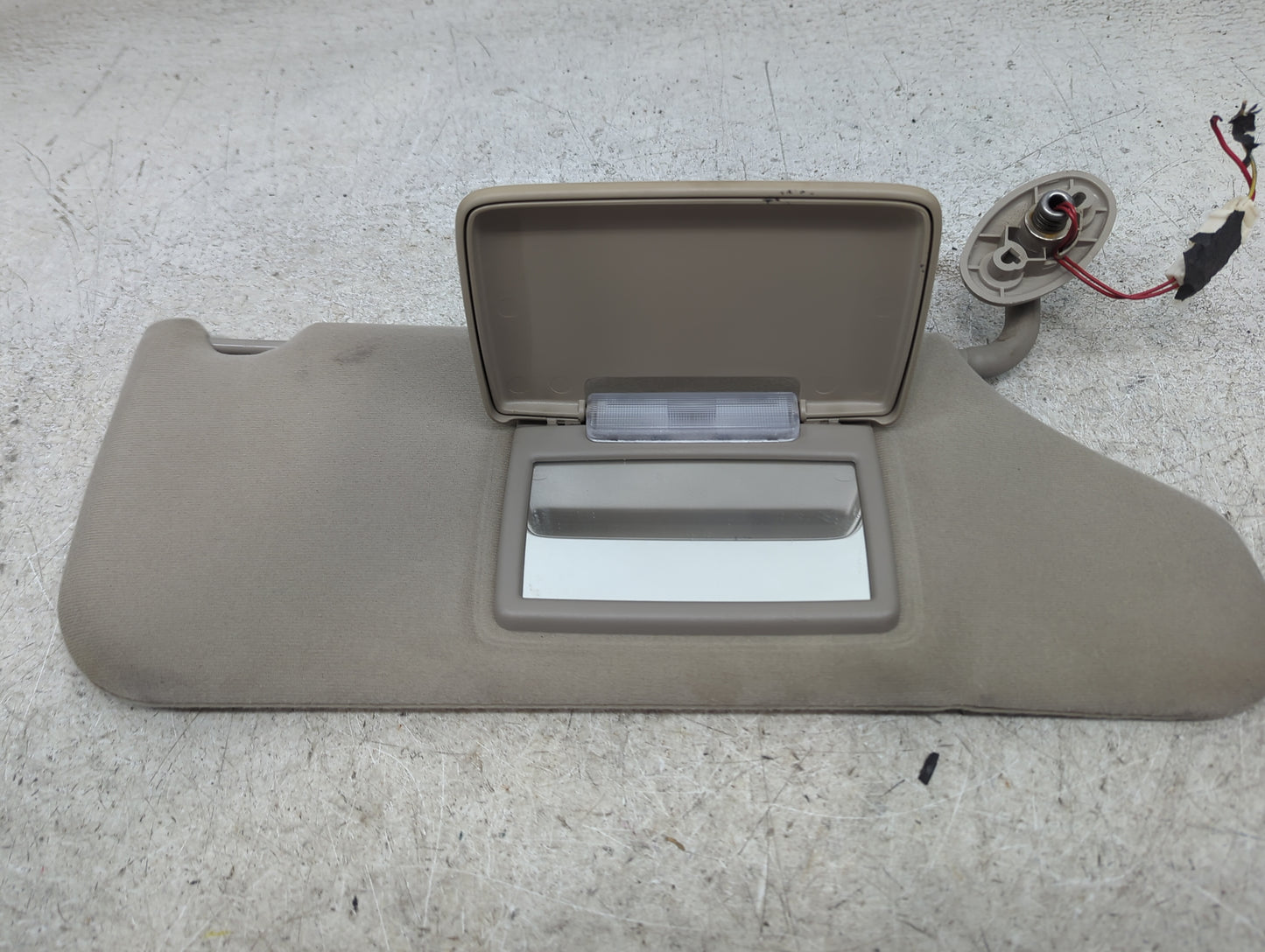 2004-2007 Jeep Liberty Sun Visor Shade Replacement Passenger Right Mirror Fits Fits 2004 2005 2006 2007 OEM Used Auto Parts 