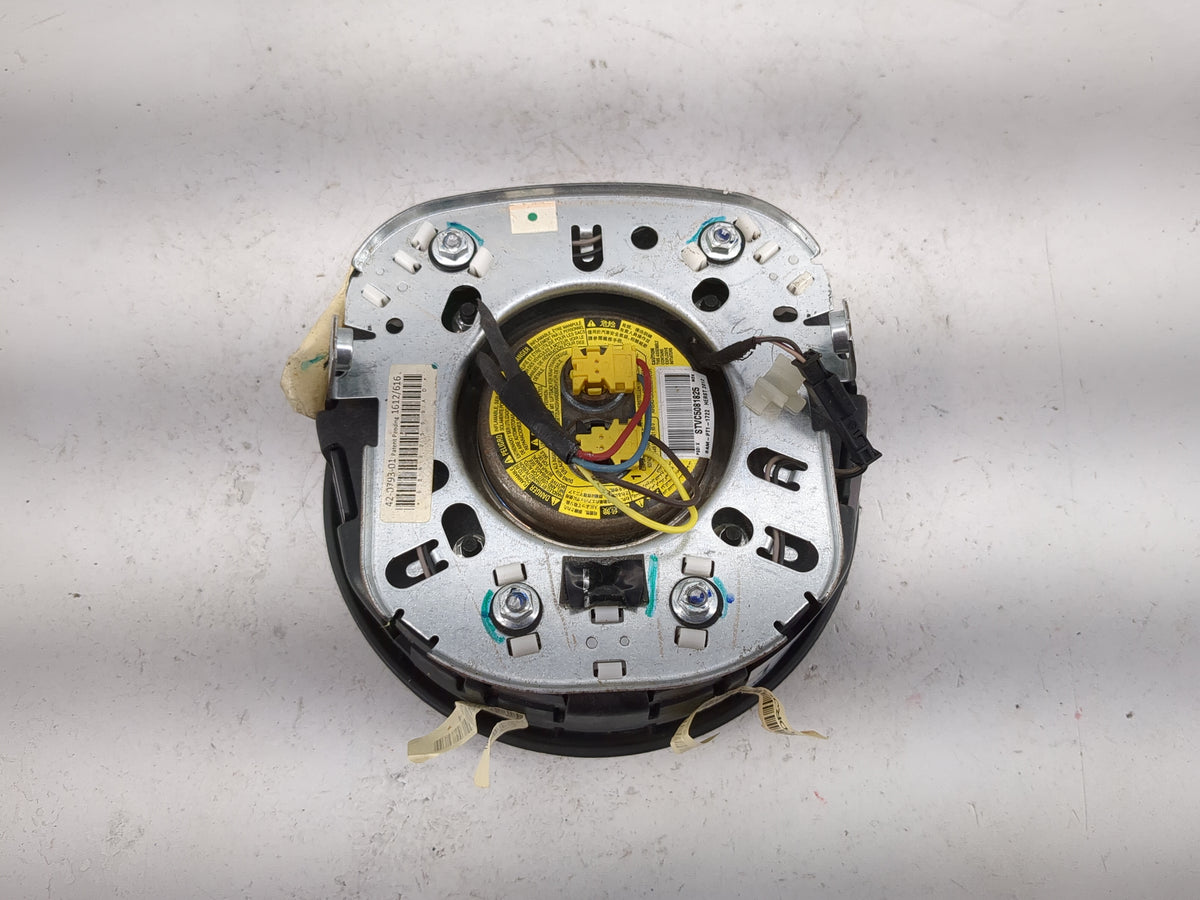 2006 Jeep Liberty Air Bag Driver Left Steering Wheel Mounted Black - Oemusedautoparts1.com