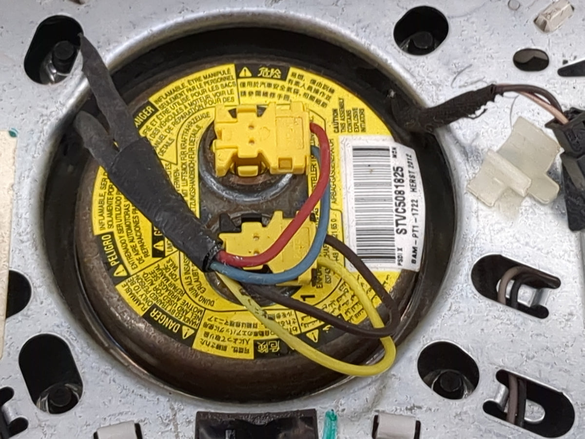 2006 Jeep Liberty Air Bag Driver Left Steering Wheel Mounted Black - Oemusedautoparts1.com