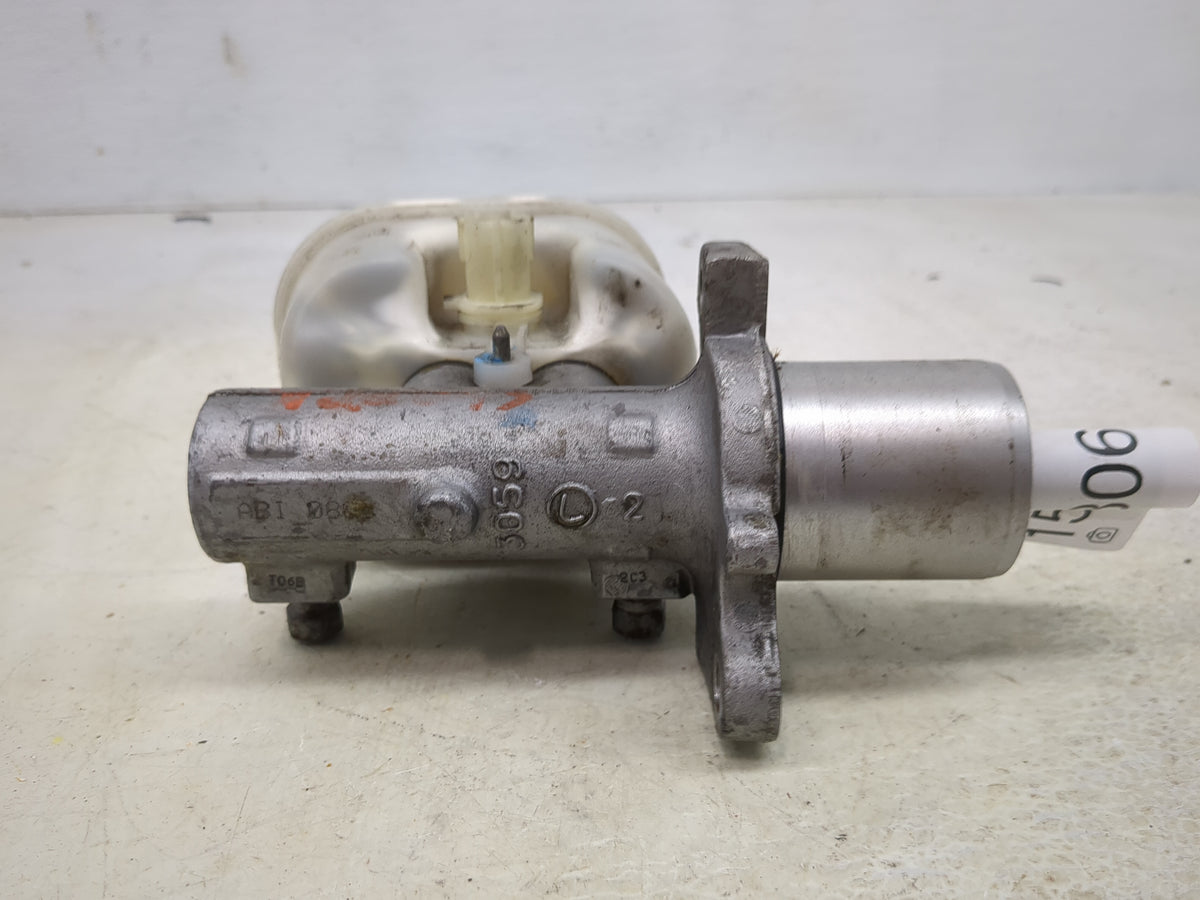 2006-2007 Jeep Liberty Brake Master Cylinder 1513066 - Oemusedautoparts1.com