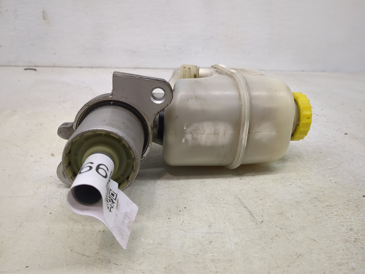 2006-2007 Jeep Liberty Brake Master Cylinder 1513066 - Oemusedautoparts1.com