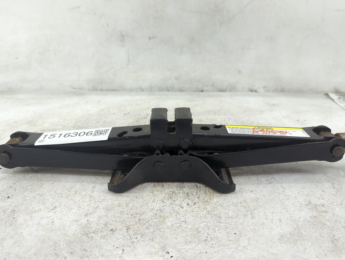 2006 Jeep Liberty Spare Scissor Car Jack 1516306 - Oemusedautoparts1.com