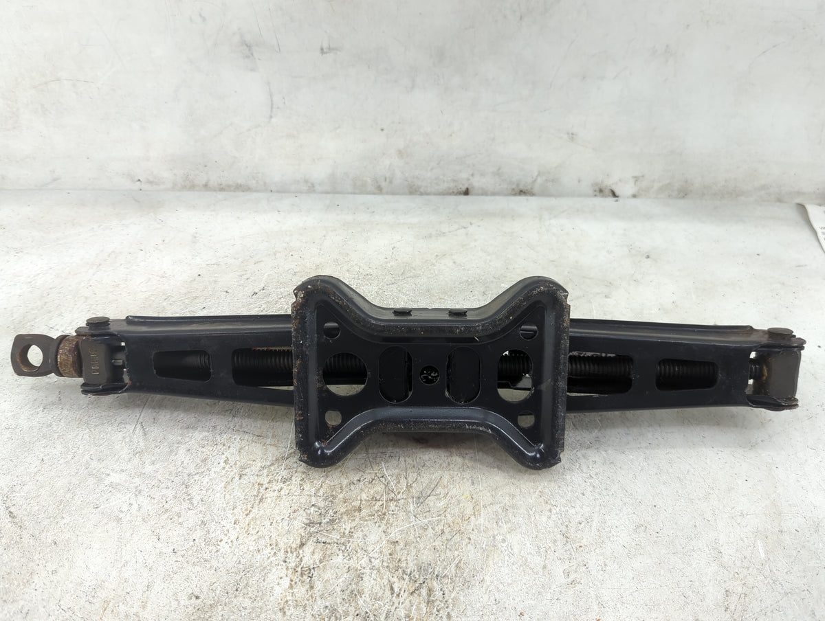 2006 Jeep Liberty Spare Scissor Car Jack 1516306 - Oemusedautoparts1.com