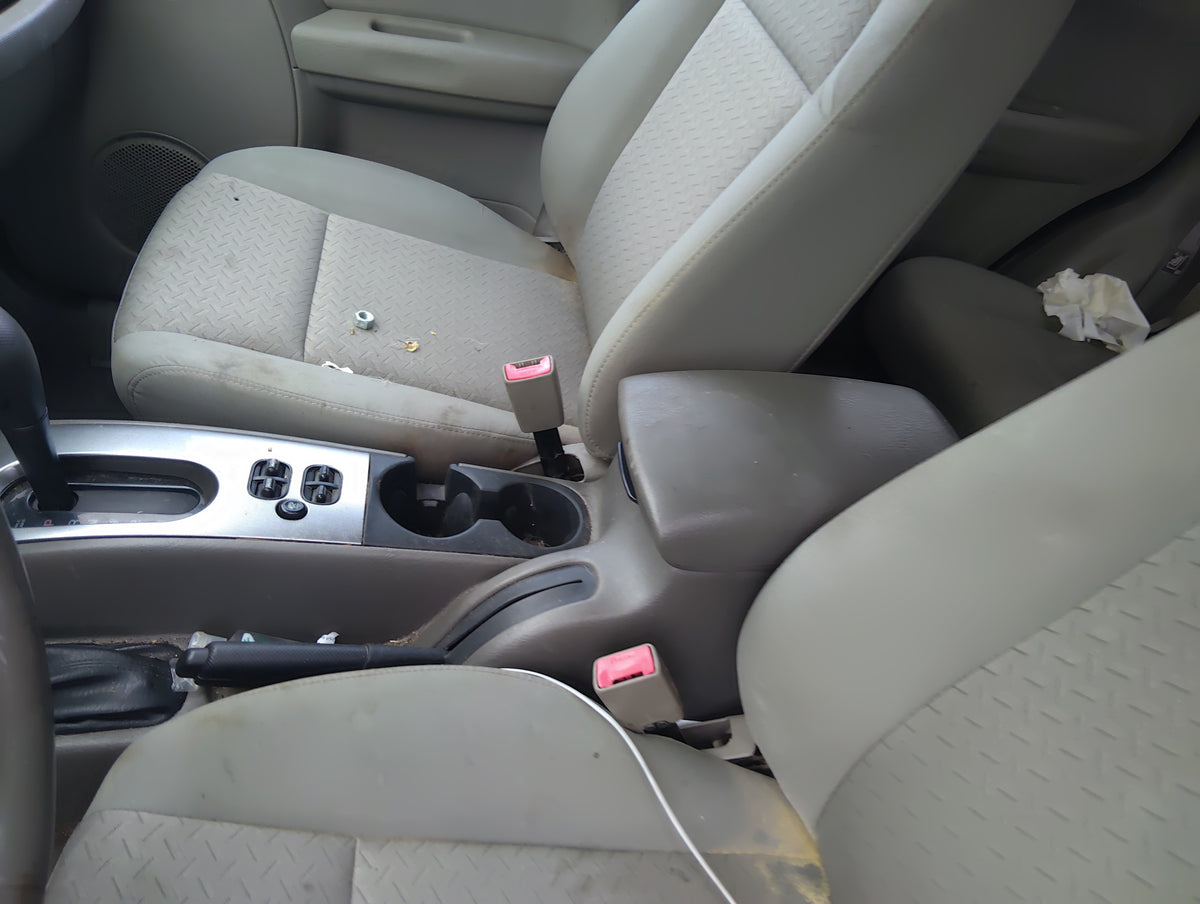 2005-2007 Jeep Liberty Center Floor Console Fits Fits 2005 2006 2007 OEM Used Auto Parts - Oemusedautoparts1.com